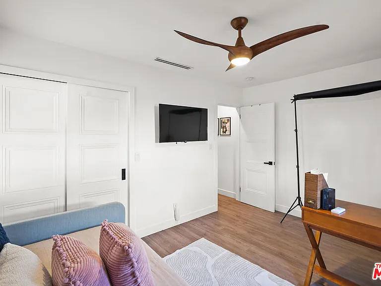 14828 Saticoy St — Photo 19