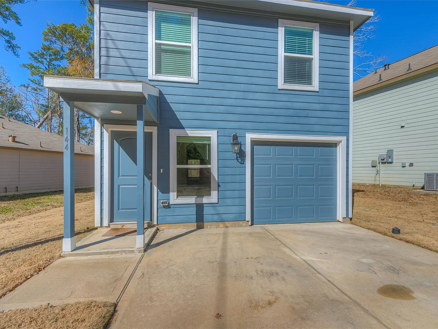 3 bed, 2.0 bath, 1100 sqft, $1,300 — Photo 2
