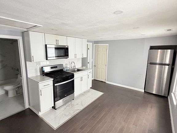 2nd image of 16 Daggett St #2
