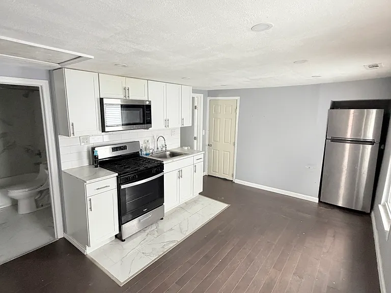 16 Daggett St #2 — Photo 2