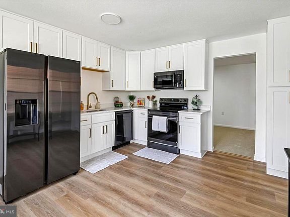 4th image of 860 Woodmont Rd