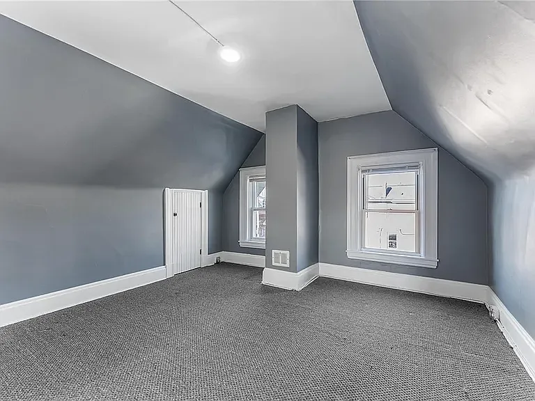3 bed, 1100 sqft, $1,300 — Photo 3