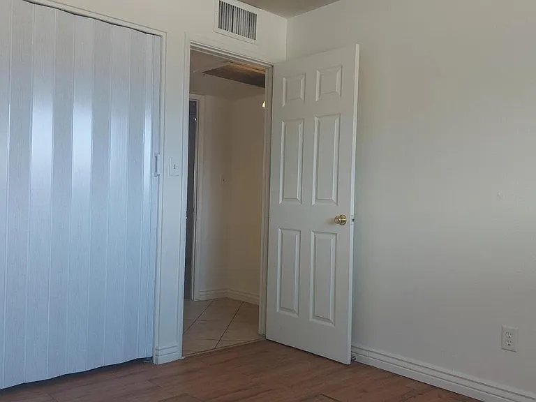 2448 W Freeway Ln — Photo 16