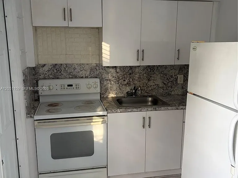 14399 NE 5th Pl #3 — Photo 3