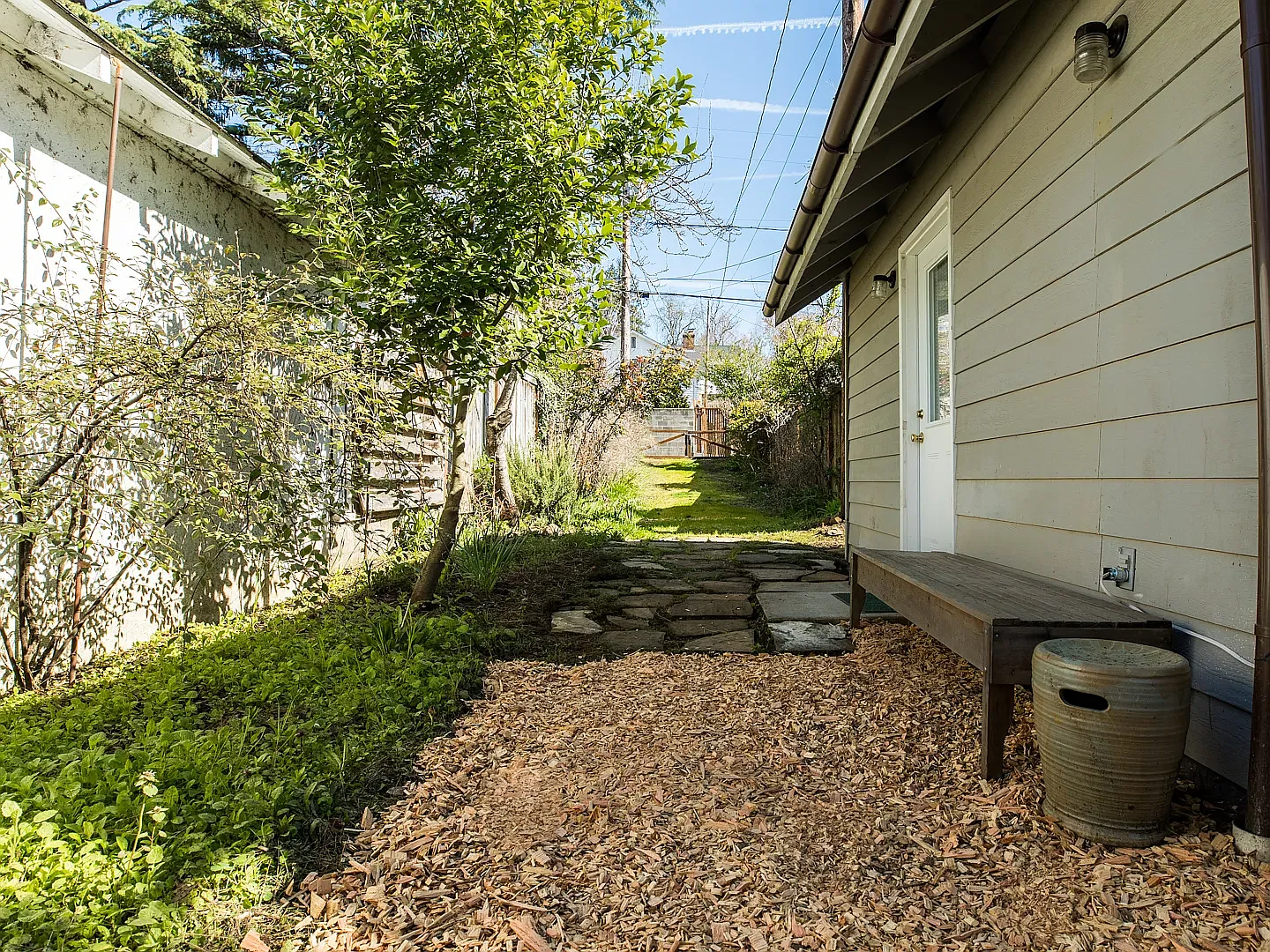 2075 Harris St — Photo 2