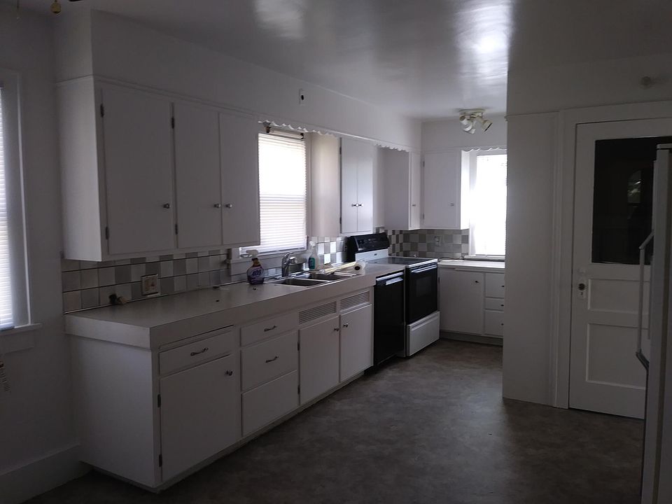 1st image of 625 E 15th St APT 1