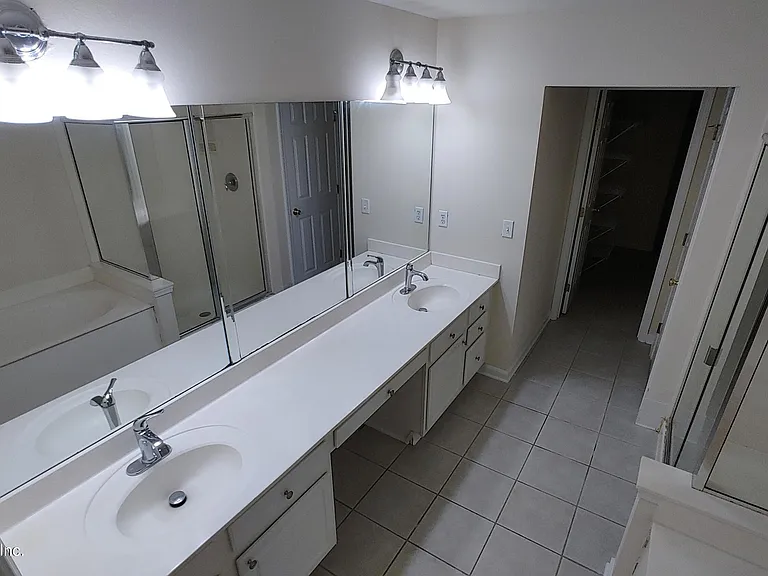 11073 Castlemain Cir E — Photo 23
