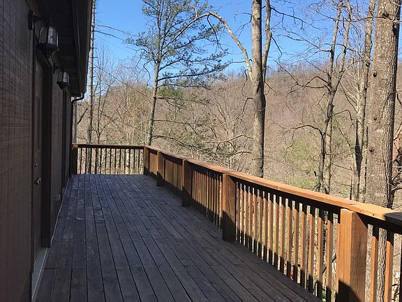5th image of 207 Cliff View Ln