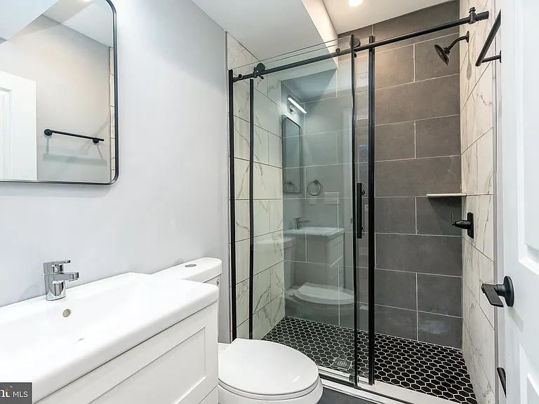 2821 Livingston St #1 — Photo 18