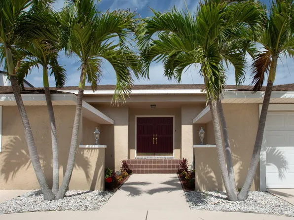 2504 Hibiscus Dr, Belleair Beach, FL 33786