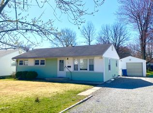 701 W 6th St, Flora, IL 62839