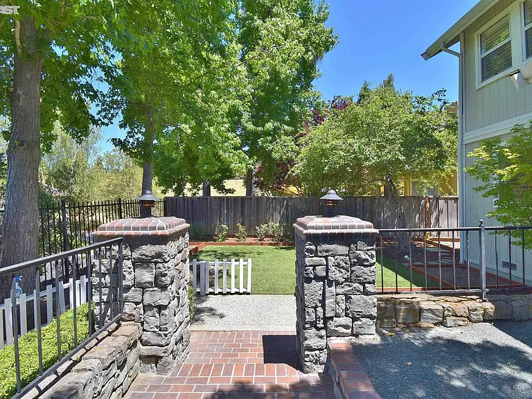 74 Canyon Green Way — Photo 32