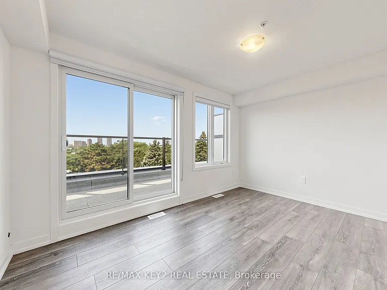 1670 Victoria Park Ave #213 — Photo 23