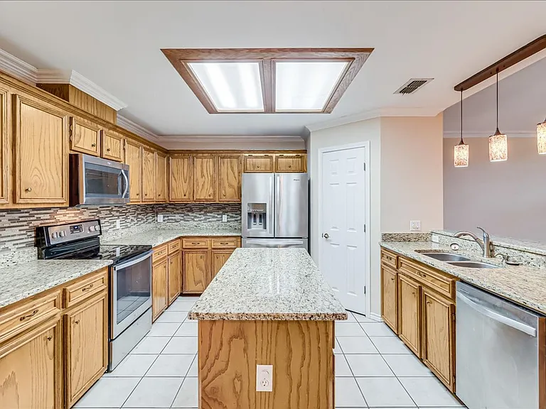 6330 Penny Ln — Photo 15