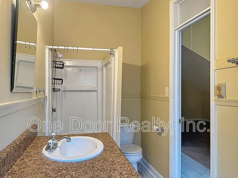1107B Richmond Rd — Photo 10