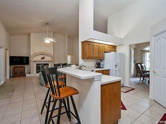 3rd image of 10407 NW 13th Ln
