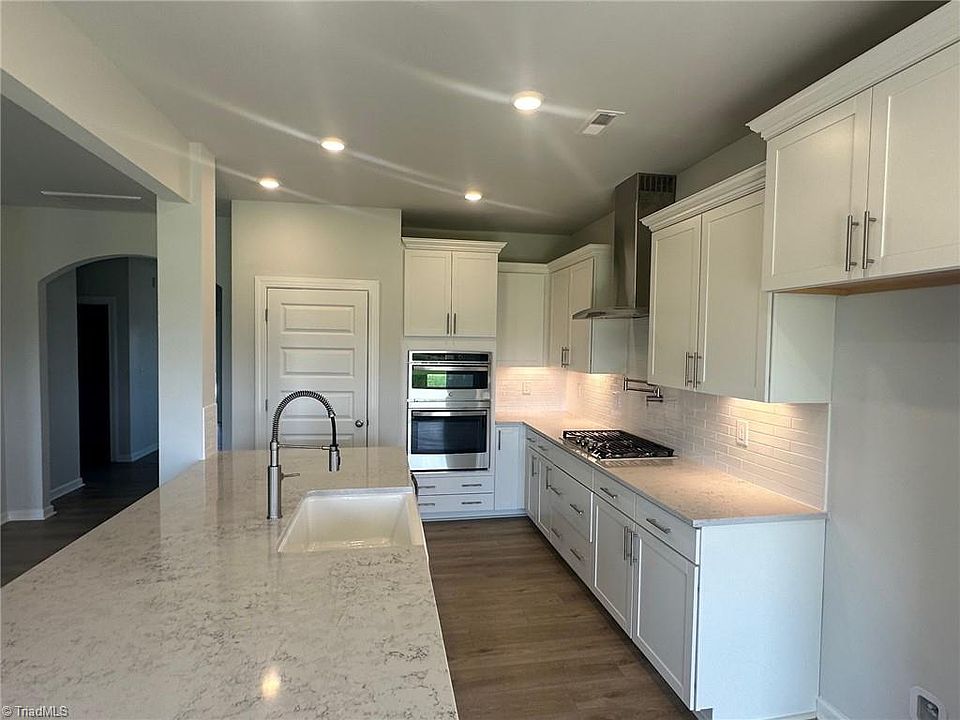 2nd image of 2739 Lacy Holt Rd