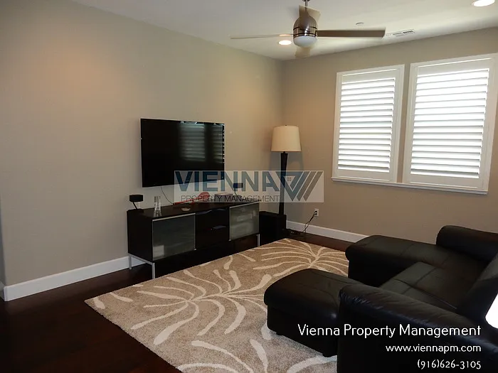 5635 Saratoga Cir — Photo 12