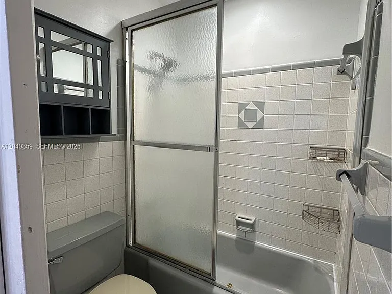 819 NE 8th St #2 — Photo 5