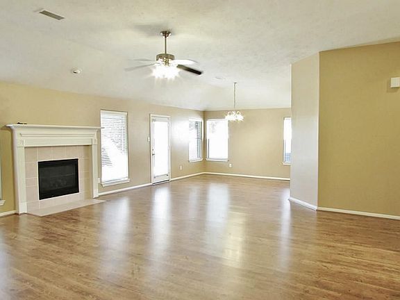 2nd image of 5207 Bay Pines Dr