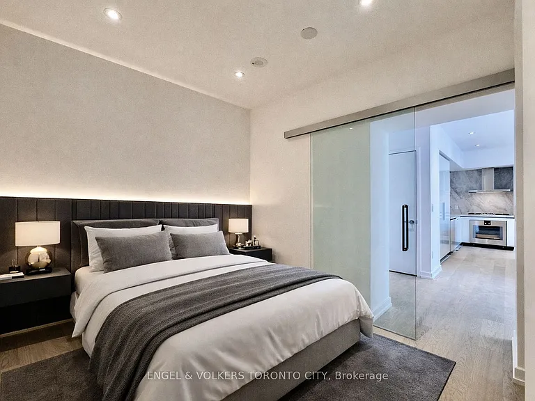 1315 Bay St #1303 — Photo 17