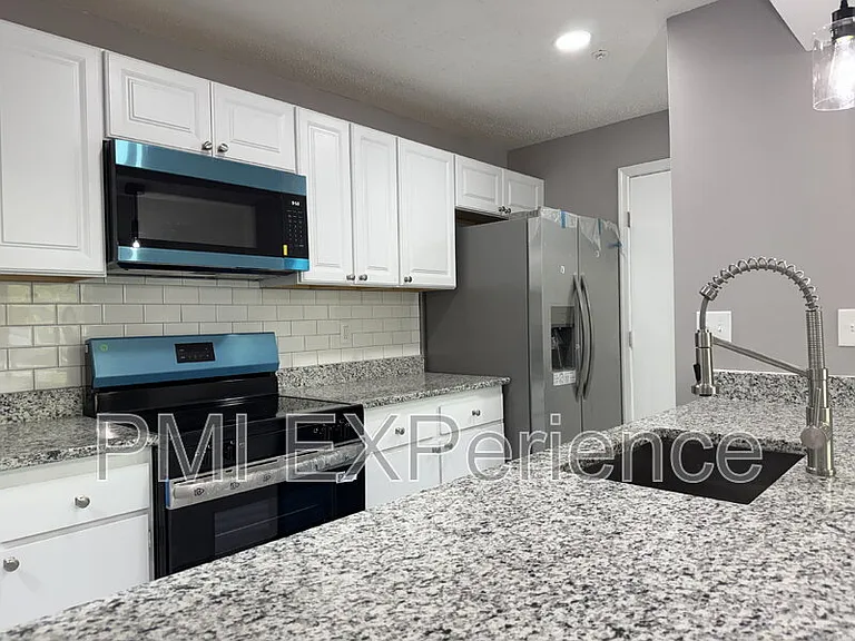 2607 Camelback Ln #6 — Photo 3