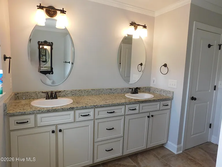 101 Staffordshire Dr #101 — Photo 44