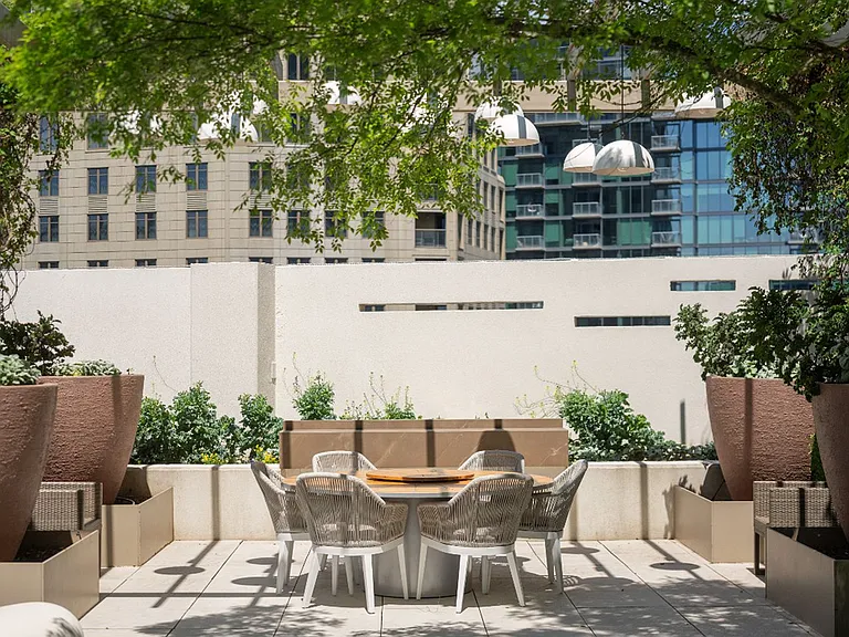 Elora at Buckhead — Photo 15