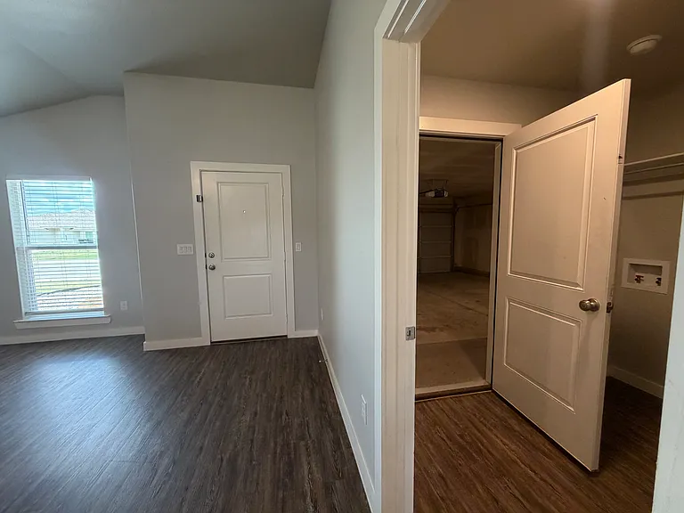 2911 Abbeville Ave — Photo 13