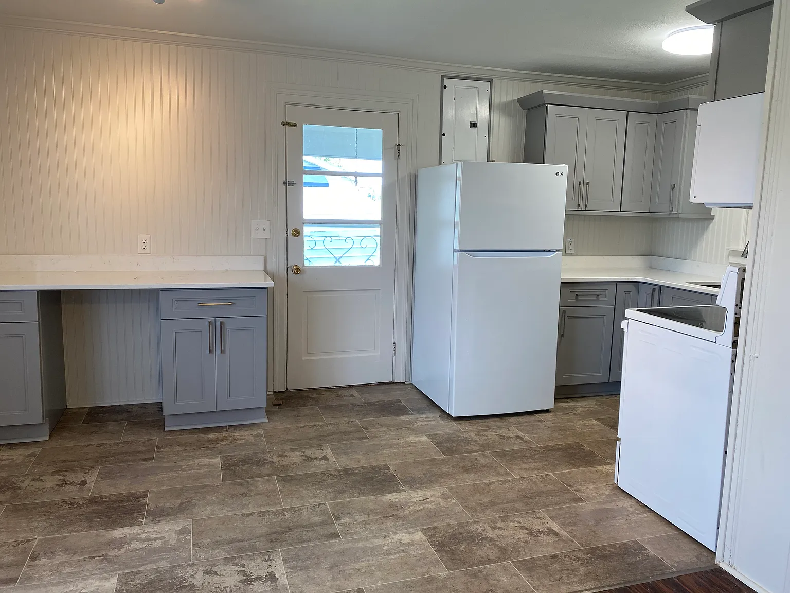 2 bed, 930 sqft, $1,400 — Photo 2