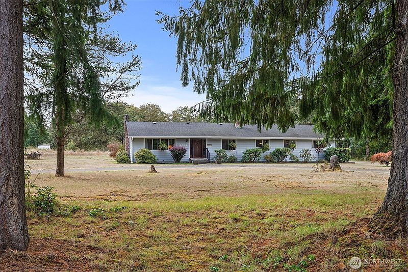 3rd image of 6511 203rd Avenue SW