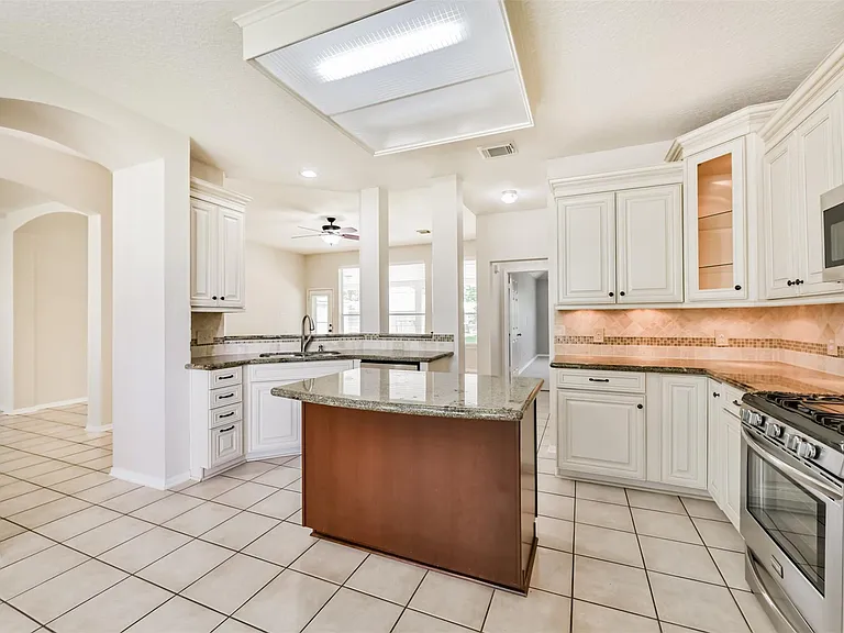 2401 Woody Rd — Photo 9