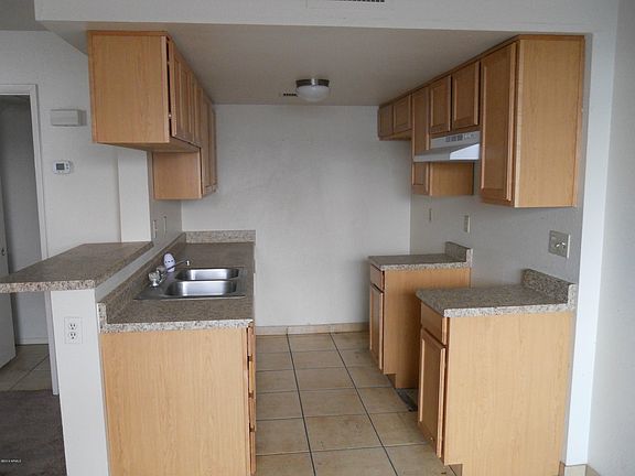 2nd image of 2132 W GLENROSA Avenue #81
