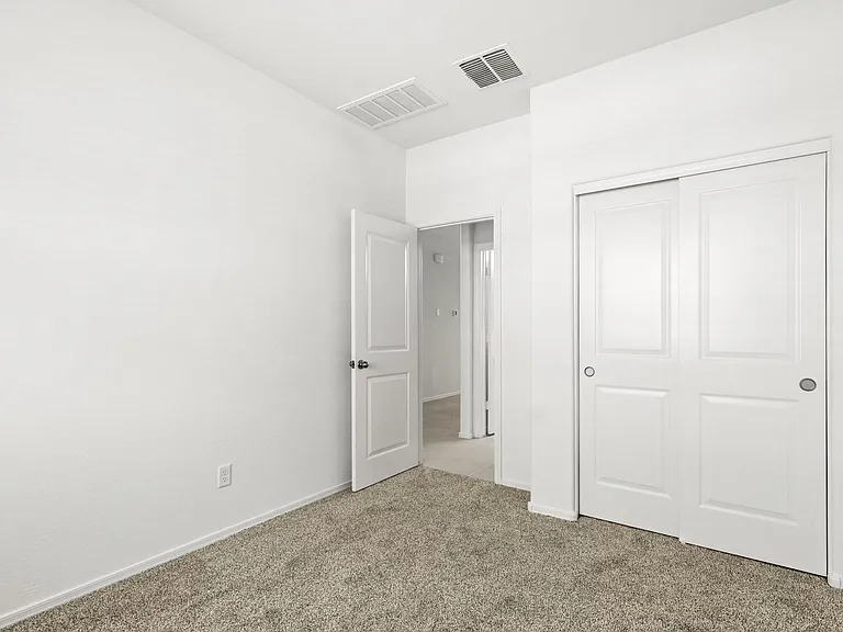 10427 W Parkway Dr — Photo 6