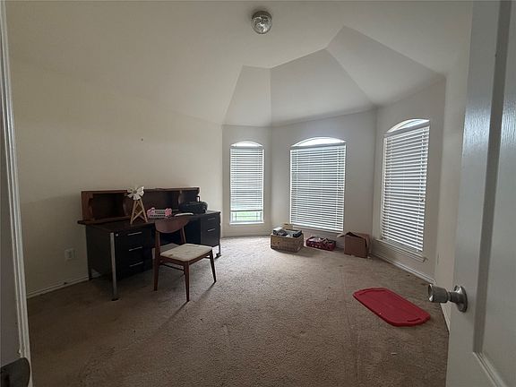 4th image of 140 Cherokee St