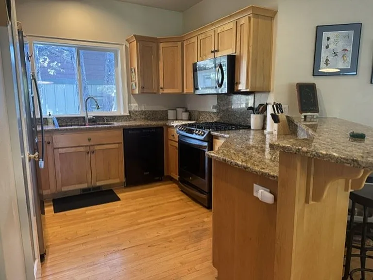 3027 NW Merchant Way — Photo 7