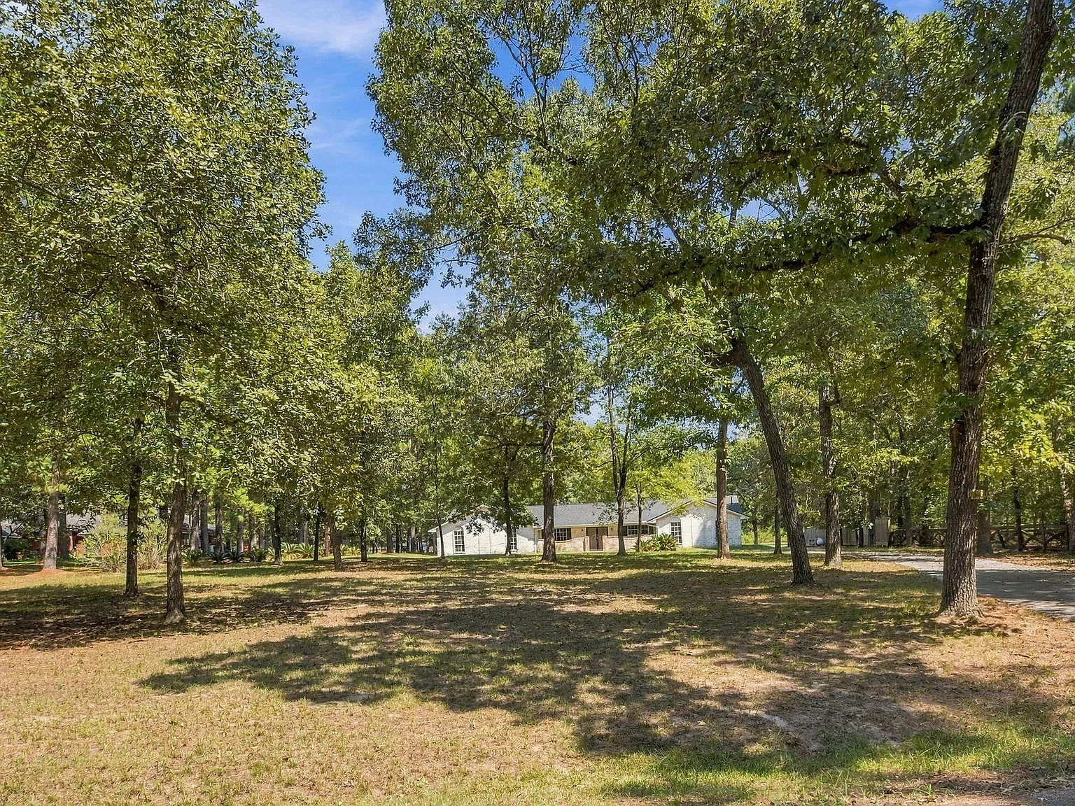 4 bed, 2.5 bath, 2078 sqft, $3,000 — Photo 2