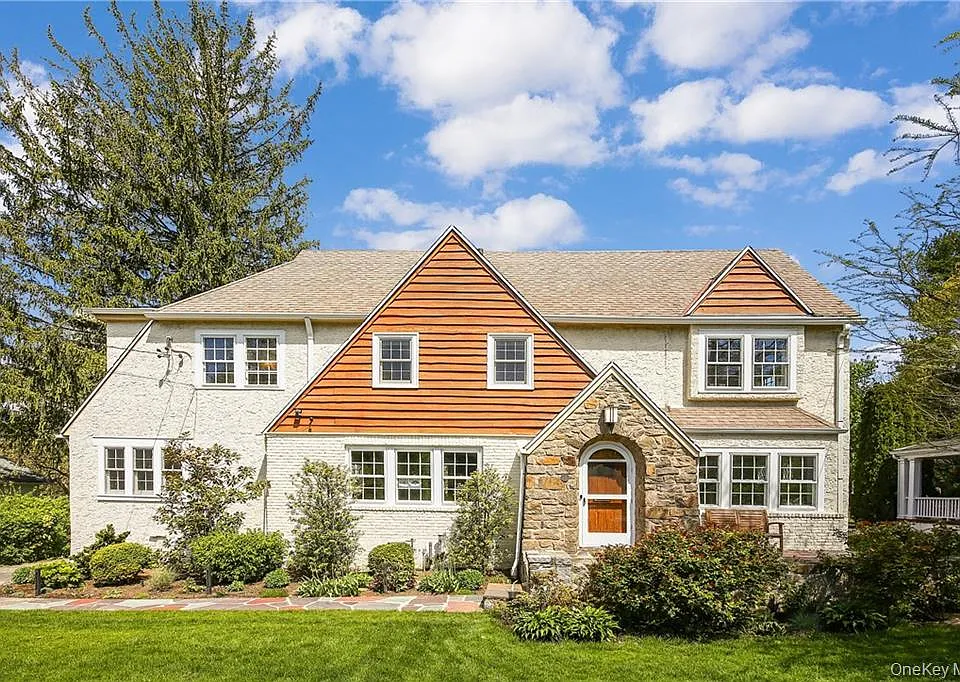 26 Earlwoode Dr