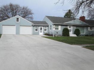 823 3rd St N, Wahpeton, ND 58075