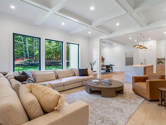 5th image of 92 Hill St