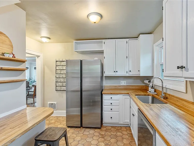 562 Buckingham Ave — Photo 14