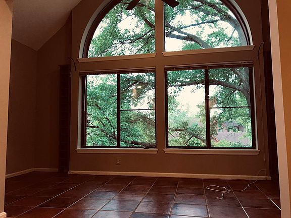 3rd image of 2812 Lee Oaks Pl