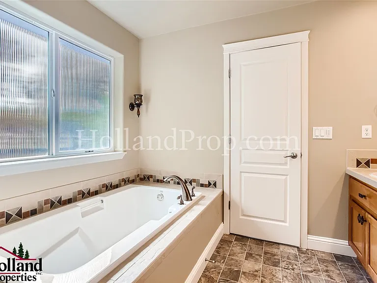 342 NW Malia Ln — Photo 20