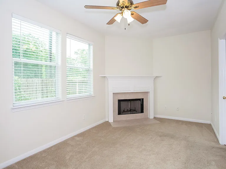 1907 Doliver Cir — Photo 2
