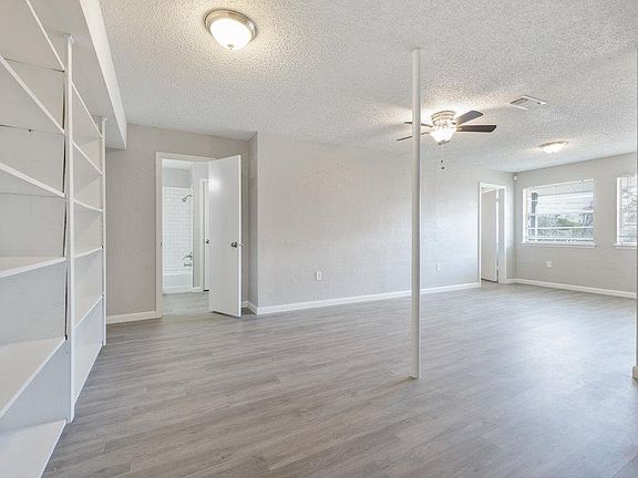 living room (right)