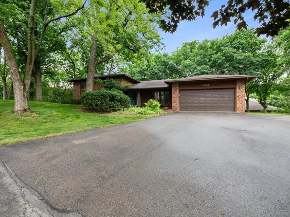 1264 Vildmark Dr, Eagan, MN 55123