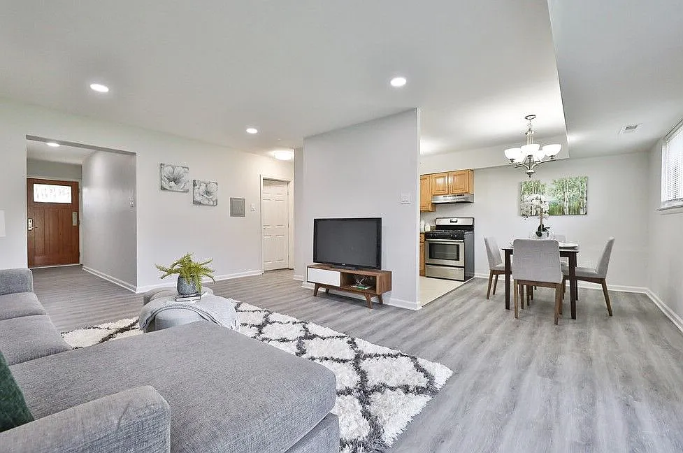 Hamilton Court East Apartments — Photo 3