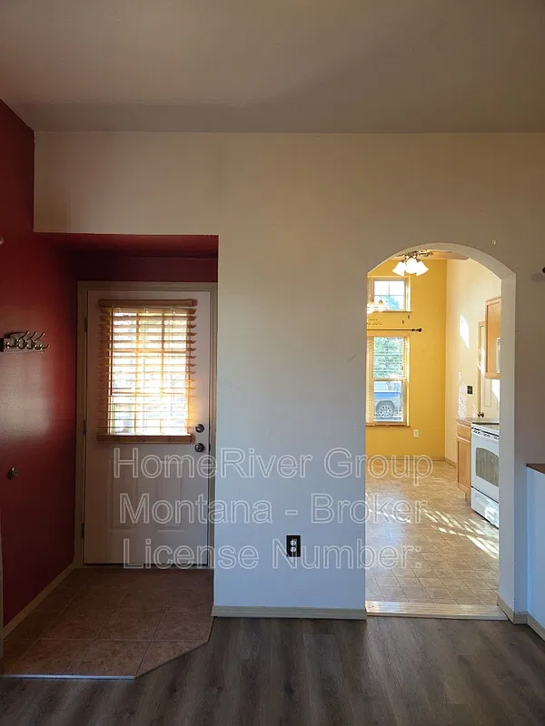 4 bed, 2.0 bath, 2000 sqft, $2,595 — Photo 3