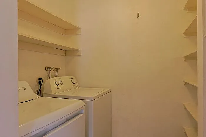 618 N Medford Dr — Photo 11