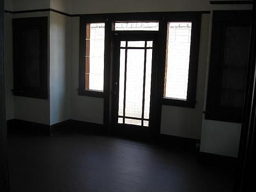 2nd image of 1516 N Van Ness Ave